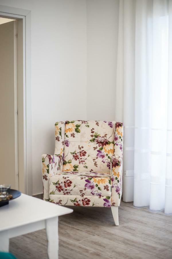 Ammos Luxury Suites ฟาลิรากี ภายนอก รูปภาพ